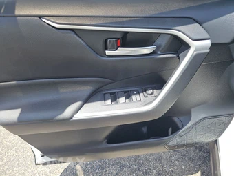 2024 Toyota RAV4 Hybrid SE - miniatura 9