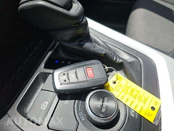 2024 Toyota RAV4 Hybrid XLE - miniatura 8