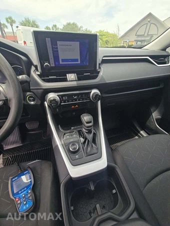 2024 Toyota RAV4 Hybrid XLE - miniatura 10