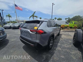 2024 Toyota RAV4 Hybrid XLE - miniatura 3