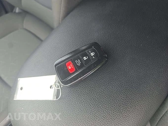 2024 Toyota RAV4 Hybrid XLE - miniatura 8