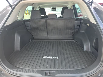 2024 Toyota RAV4 LE - miniatura 16