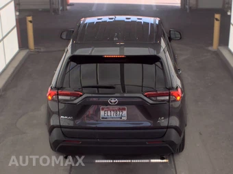 2024 Toyota RAV4 LE – miniatura 5