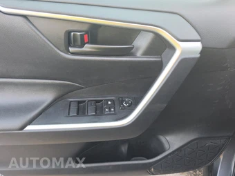 2024 Toyota RAV4 LE – miniatura 9