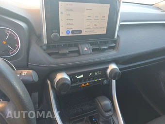 2024 Toyota RAV4 LE – miniatura 11
