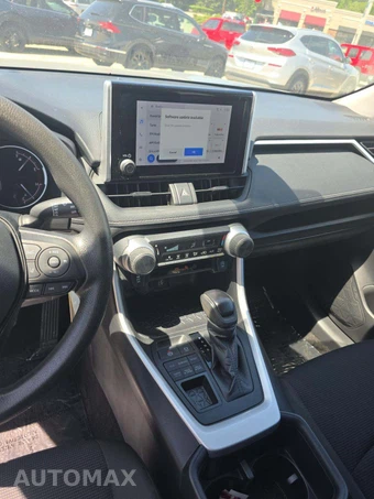 2024 Toyota RAV4 LE - miniatura 10