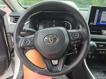 2024 Toyota RAV4 LE - miniatura 10