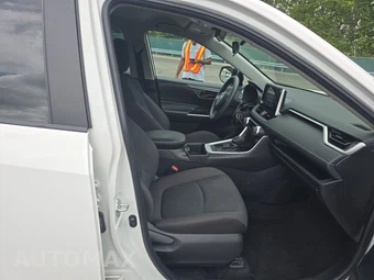 2024 Toyota RAV4 LE - miniatura 8