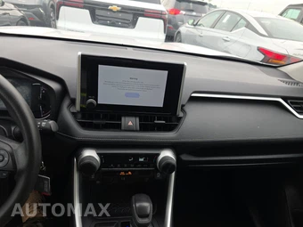 2024 Toyota RAV4 LE - miniatura 11