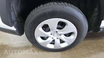 2024 Toyota RAV4 LE - miniatura 23