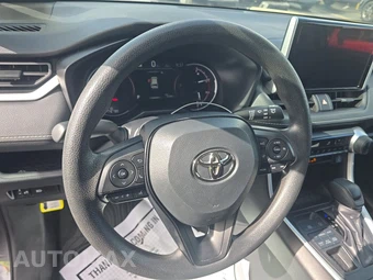 2024 Toyota RAV4 LE - miniatura 10