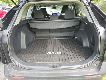 2024 Toyota RAV4 LE - miniatura 14