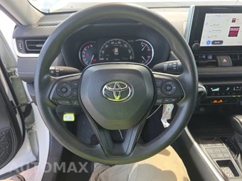 2024 Toyota RAV4 LE - miniatura 10