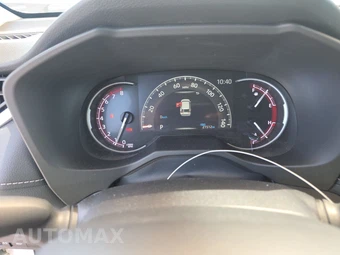 2024 Toyota RAV4 LE - miniatura 12