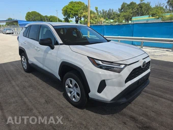 2024 Toyota RAV4 LE - miniatura 3