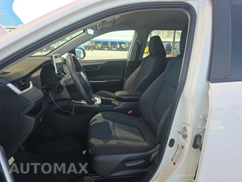 2024 Toyota RAV4 LE - miniatura 7