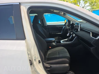 2024 Toyota RAV4 LE - miniatura 8