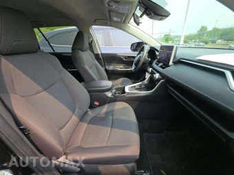 2024 Toyota RAV4 LE - miniatura 18