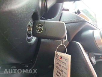 2024 Toyota RAV4 LE - miniatura 8