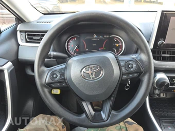 2024 Toyota RAV4 LE - miniatura 10