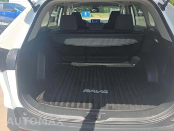 2024 Toyota RAV4 LE - miniatura 11