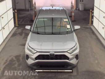 2024 Toyota RAV4 LE - miniatura 2