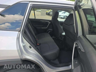2024 Toyota RAV4 LE – miniatura 13
