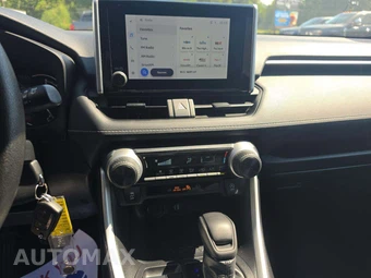 2024 Toyota RAV4 LE - miniatura 7