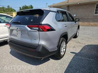 2024 Toyota RAV4 LE - miniatura 3