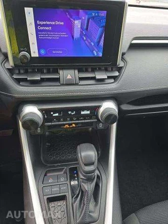 2024 Toyota RAV4 LE - miniatura 10