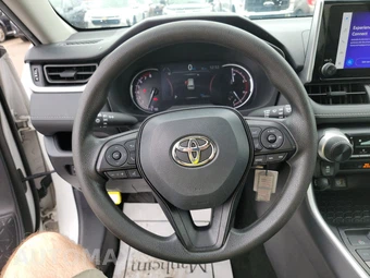 2024 Toyota RAV4 LE - miniatura 10