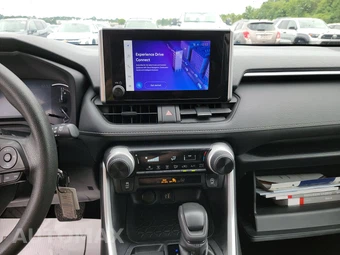 2024 Toyota RAV4 LE - miniatura 11