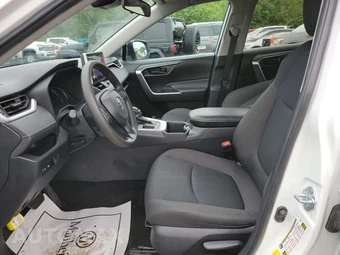2024 Toyota RAV4 LE - miniatura 7
