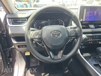 2024 Toyota RAV4 LE - miniatura 10