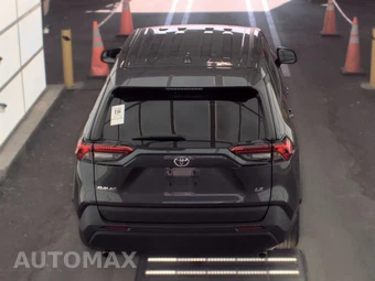 2024 Toyota RAV4 LE - miniatura 5