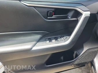 2024 Toyota RAV4 LE - miniatura 9