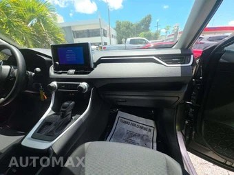 2024 Toyota RAV4 LE - miniatura 19