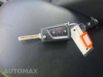 2024 Toyota RAV4 LE - miniatura 8
