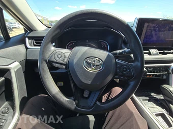 2024 Toyota RAV4 LE - miniatura 10