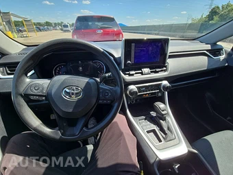 2024 Toyota RAV4 LE - miniatura 11
