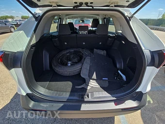 2024 Toyota RAV4 LE - miniatura 16