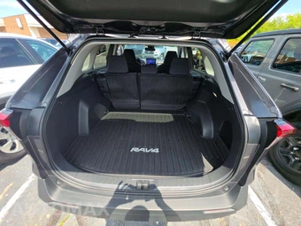 2024 Toyota RAV4 LE - miniatura 14