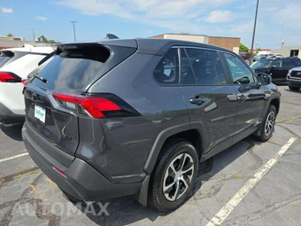2024 Toyota RAV4 LE - miniatura 3