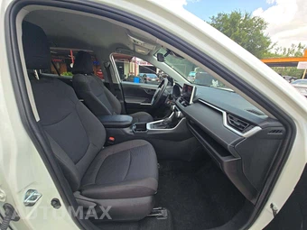 2024 Toyota RAV4 LE - miniatura 15