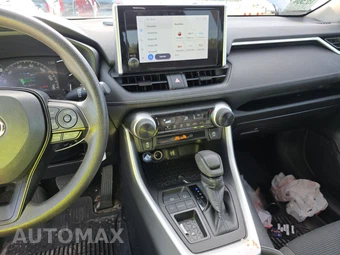 2024 Toyota RAV4 LE - miniatura 11