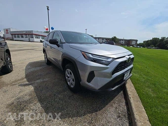 2024 Toyota RAV4 LE - miniatura 4