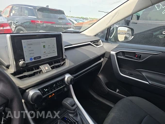 2024 Toyota RAV4 LE – miniatura 11