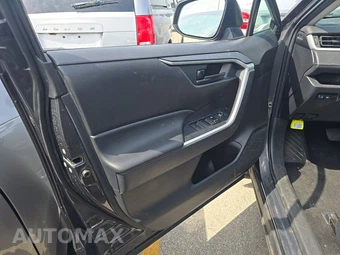 2024 Toyota RAV4 LE – miniatura 9