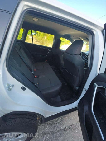 2024 Toyota RAV4 LE - miniatura 16