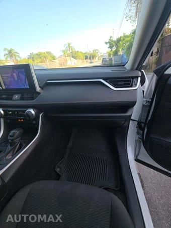 2024 Toyota RAV4 LE - miniatura 19